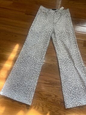 Leopard Print Wide-Leg Pants in Light Gray & White. Inseam 30